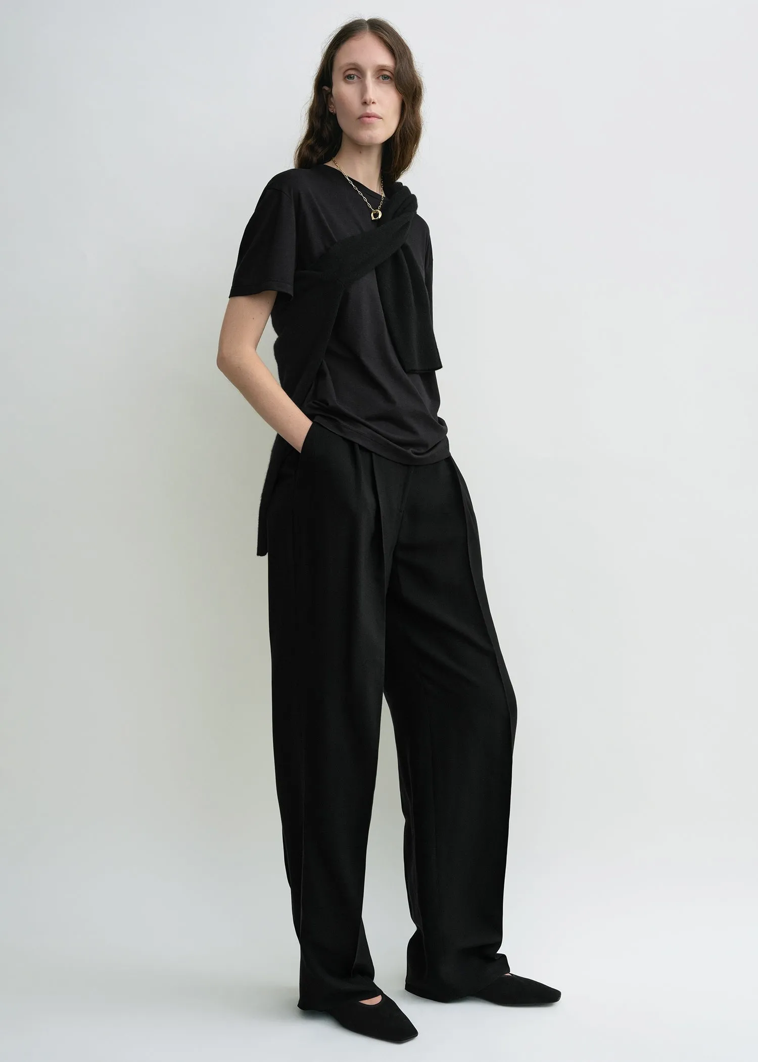 Double-pleat fluid trousers black