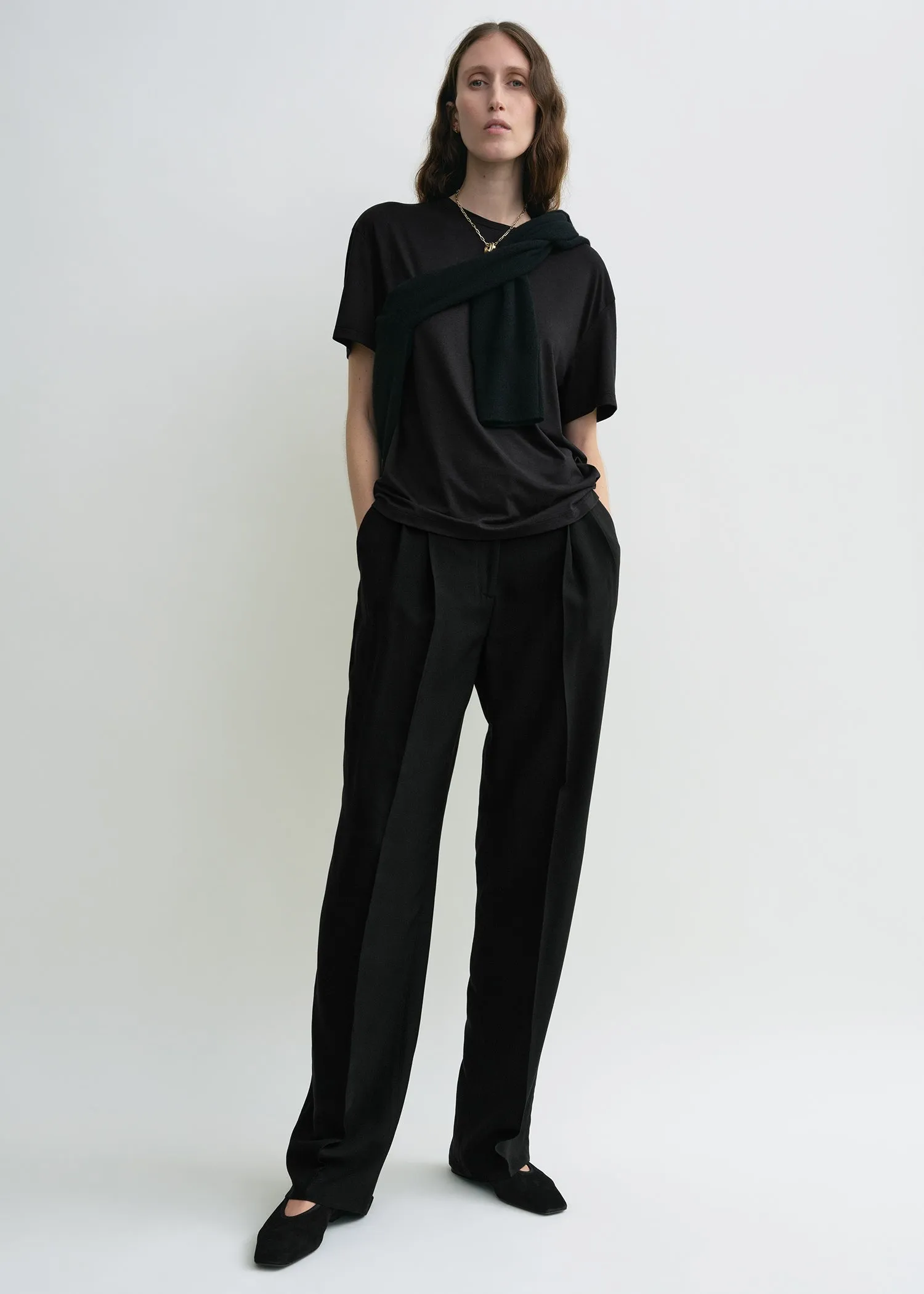 Double-pleat fluid trousers black