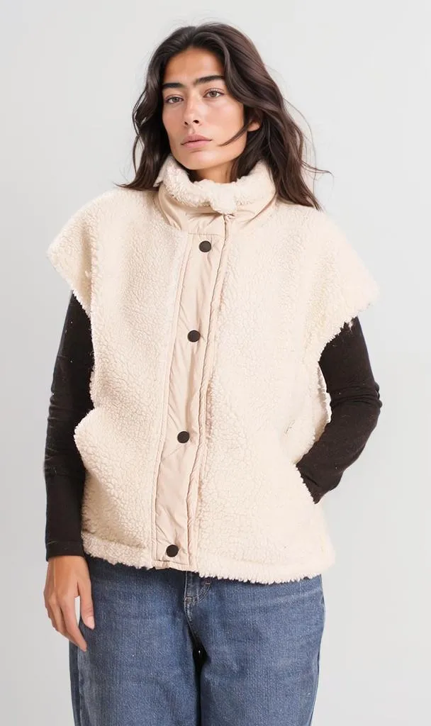 o202290-BUTTON-UP SHERPA VEST - CREAM