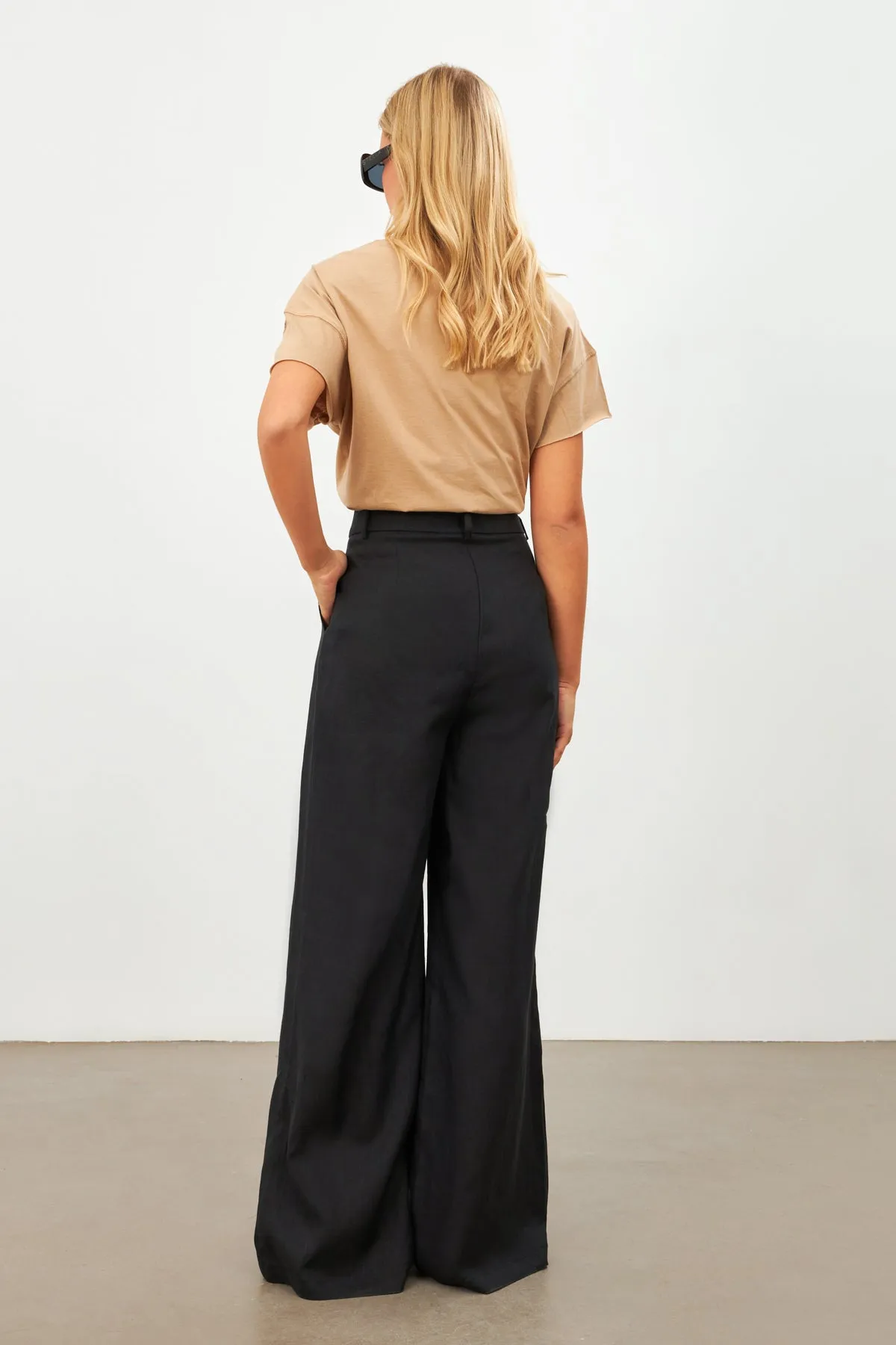 Setre Pleat Detailed Linen Trousers Black